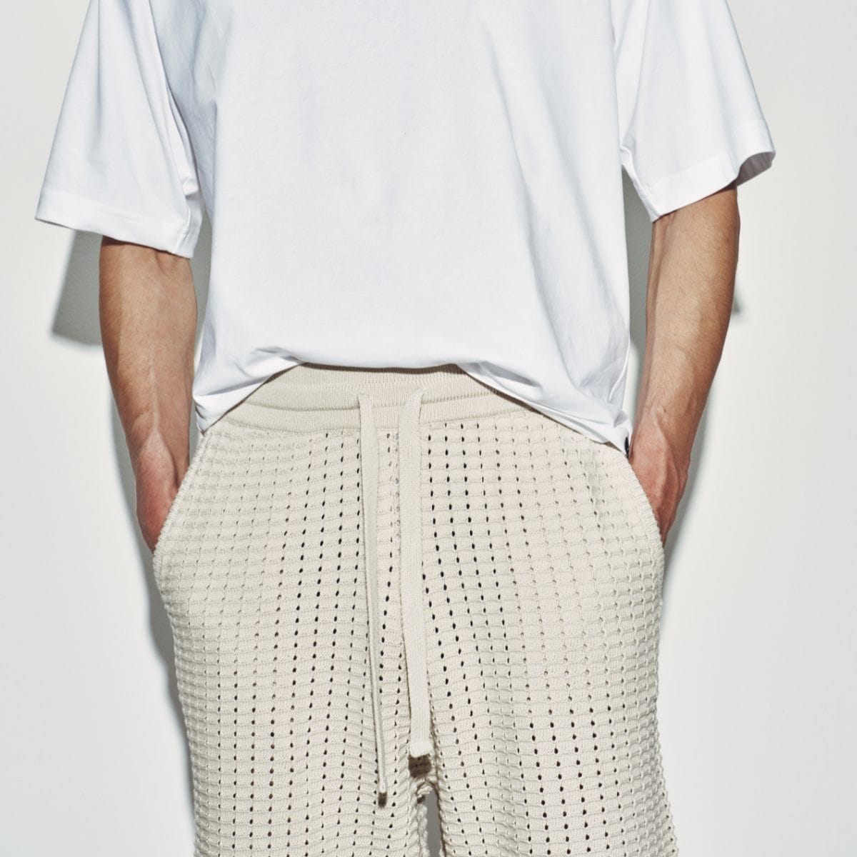 Bermuda con Cintura Elastica in Maglia Traforata Beige Bermuda Maglia Paolo Pecora